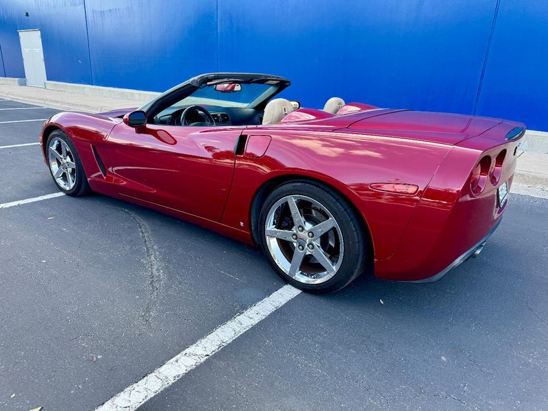 Chevrolet Corvette Vehicle Full-screen Gallery Image 09