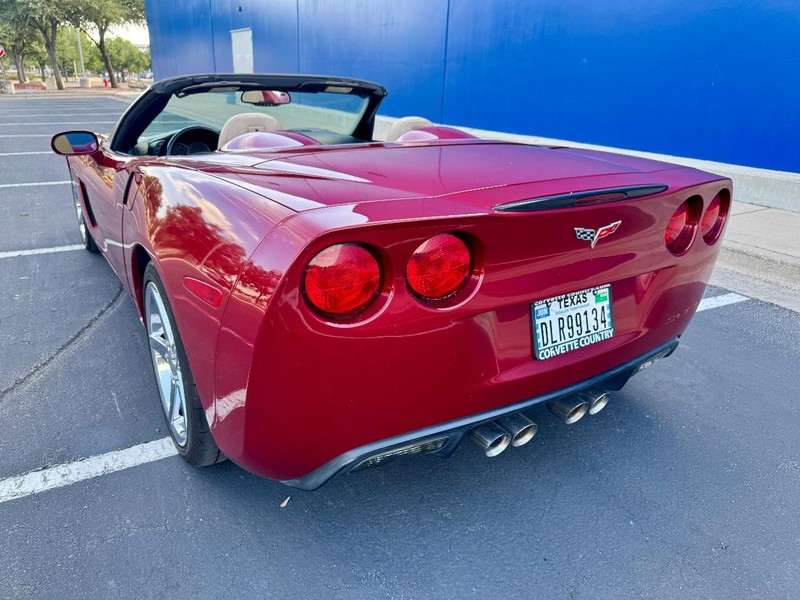Chevrolet Corvette Vehicle Full-screen Gallery Image 10