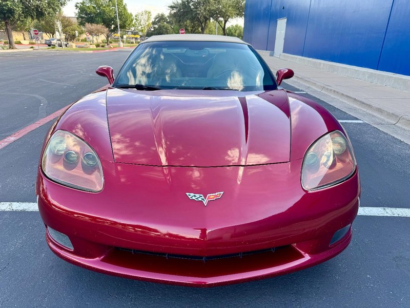 Chevrolet Corvette Vehicle Full-screen Gallery Image 12