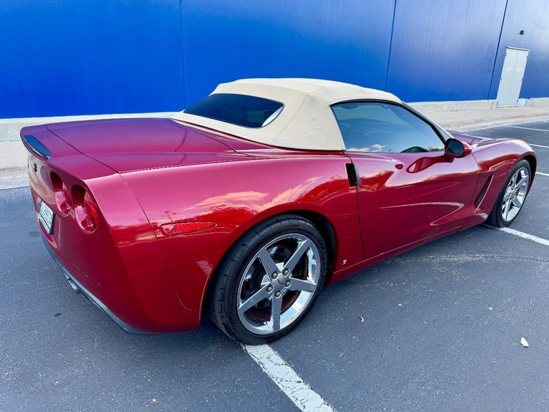 Chevrolet Corvette Vehicle Full-screen Gallery Image 15