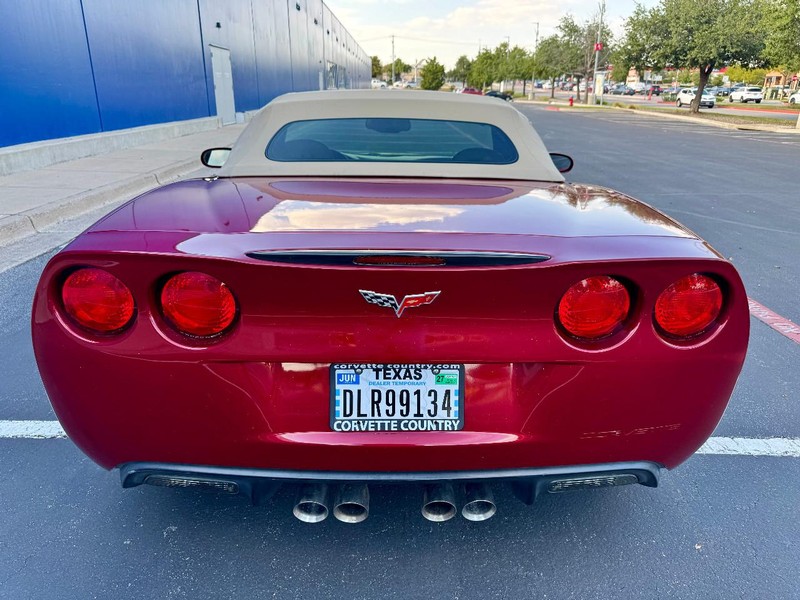 Chevrolet Corvette Vehicle Full-screen Gallery Image 16