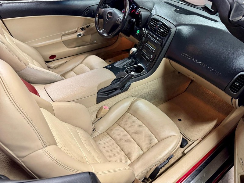Chevrolet Corvette Vehicle Full-screen Gallery Image 17