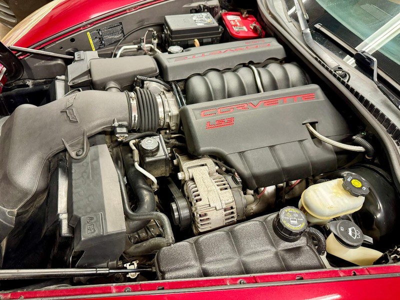 Chevrolet Corvette Vehicle Full-screen Gallery Image 18