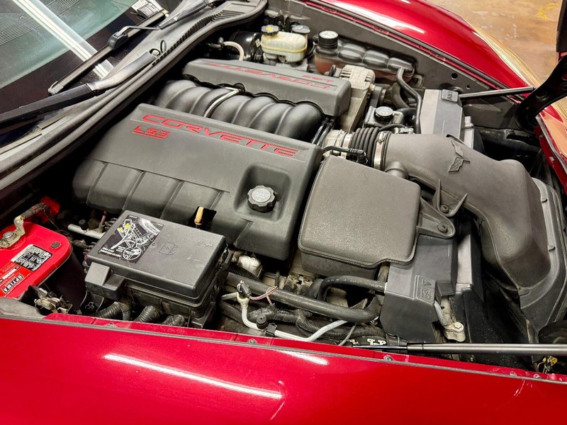 Chevrolet Corvette Vehicle Full-screen Gallery Image 19