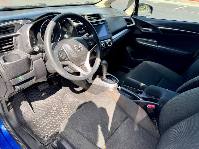 Honda Fit EX Vehicle Full-screen Gallery Image 05