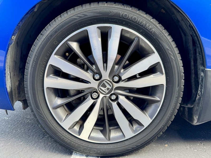 Honda Fit EX Vehicle Full-screen Gallery Image 21