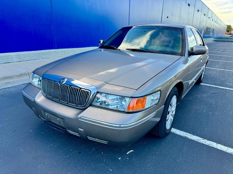 Mercury Grand Marquis GS Vehicle Full-screen Gallery Image 02