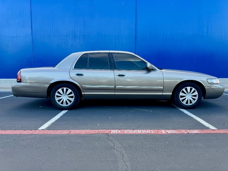 Mercury Grand Marquis GS Vehicle Full-screen Gallery Image 03