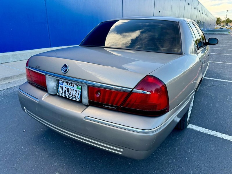 Mercury Grand Marquis GS Vehicle Full-screen Gallery Image 04