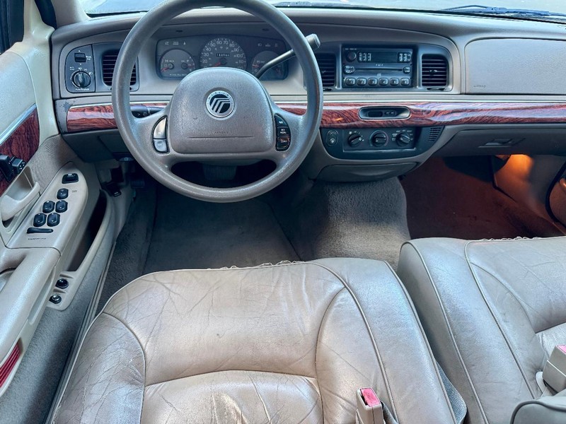 Mercury Grand Marquis GS Vehicle Full-screen Gallery Image 06