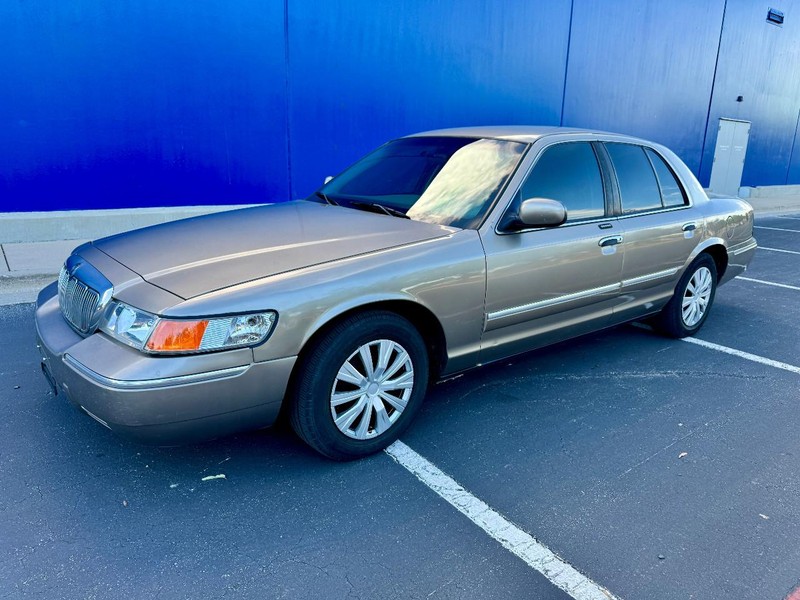 Mercury Grand Marquis GS Vehicle Full-screen Gallery Image 08