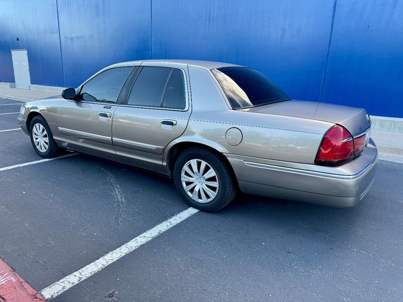 Mercury Grand Marquis GS Vehicle Full-screen Gallery Image 09