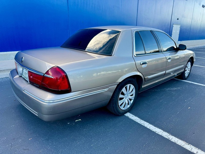 Mercury Grand Marquis GS Vehicle Full-screen Gallery Image 15