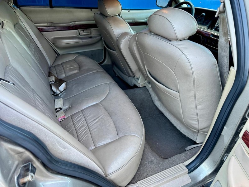 Mercury Grand Marquis GS Vehicle Full-screen Gallery Image 18