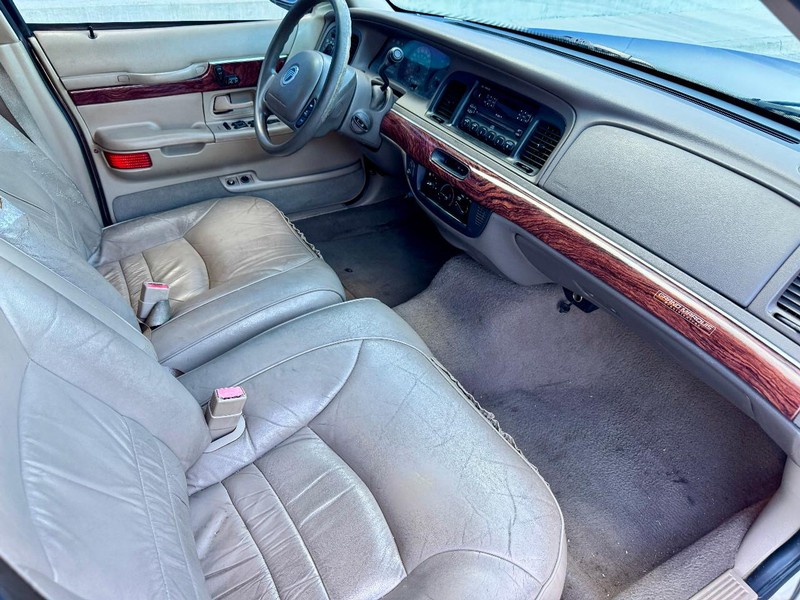 Mercury Grand Marquis GS Vehicle Full-screen Gallery Image 19