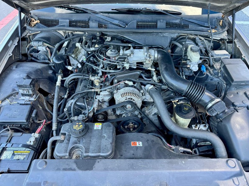 Mercury Grand Marquis GS Vehicle Full-screen Gallery Image 20