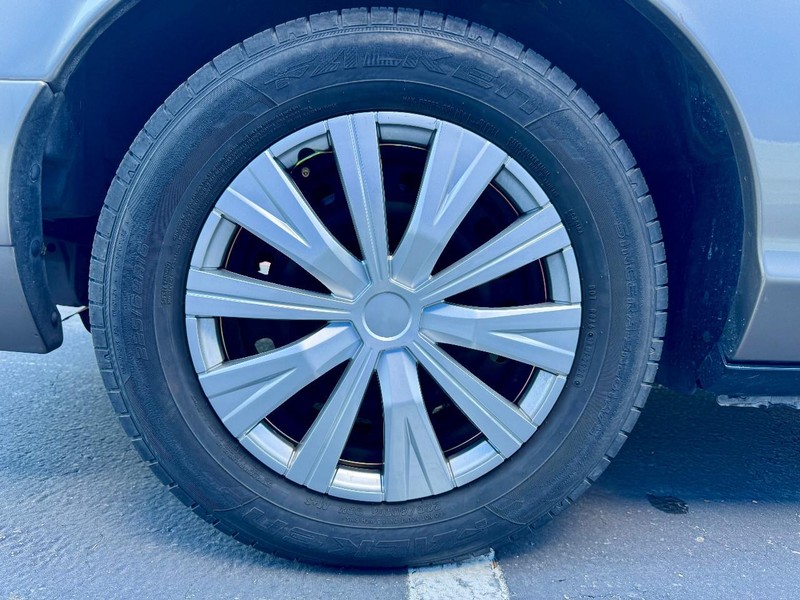 Mercury Grand Marquis GS Vehicle Full-screen Gallery Image 21