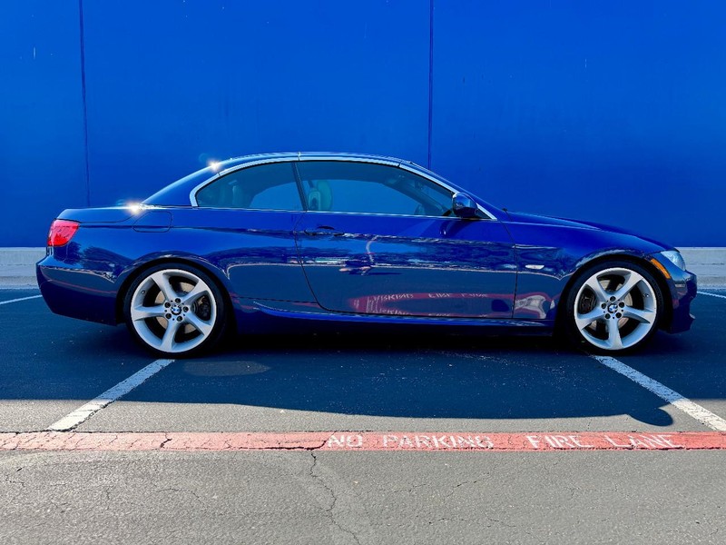 BMW 335i M Sport Vehicle Full-screen Gallery Image 03