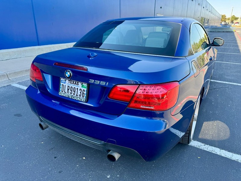 BMW 335i M Sport Vehicle Full-screen Gallery Image 04