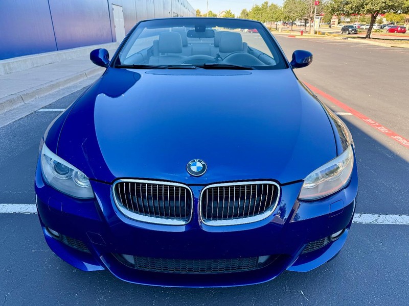 BMW 335i M Sport Vehicle Full-screen Gallery Image 07