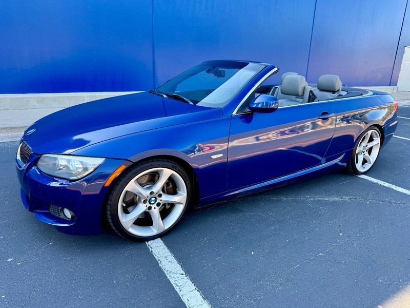 BMW 335i M Sport Vehicle Full-screen Gallery Image 08
