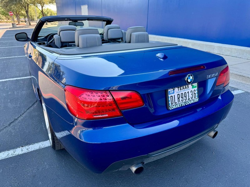 BMW 335i M Sport Vehicle Full-screen Gallery Image 10