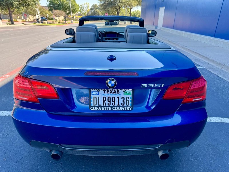 BMW 335i M Sport Vehicle Full-screen Gallery Image 11