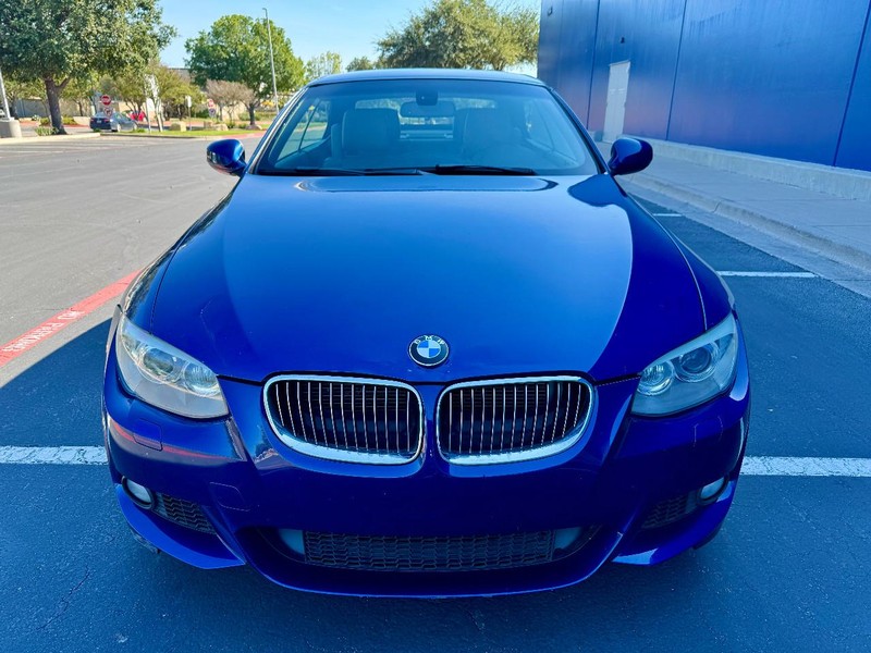 BMW 335i M Sport Vehicle Full-screen Gallery Image 12