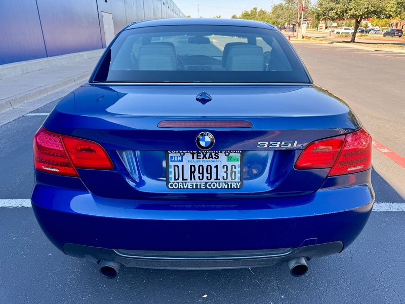 BMW 335i M Sport Vehicle Full-screen Gallery Image 16