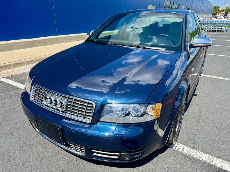 Audi S4 quattro AWD Vehicle Full-screen Gallery Image 02