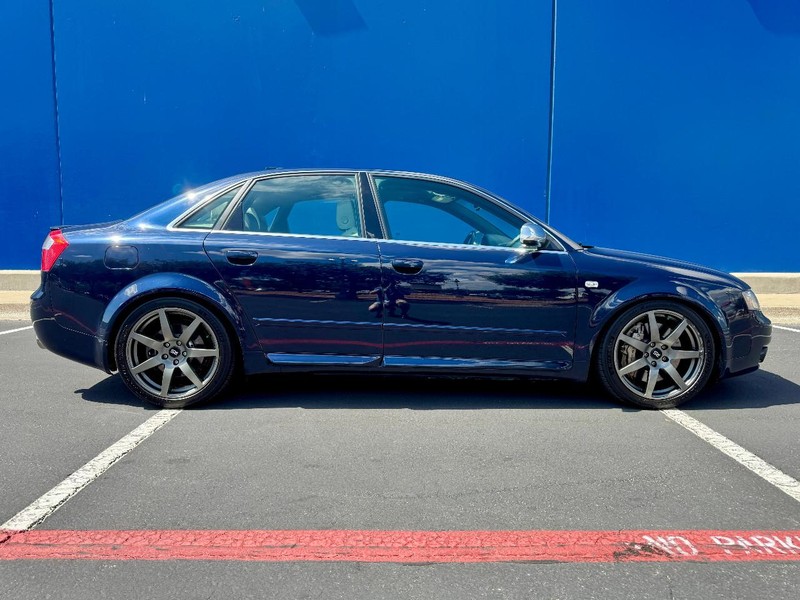 Audi S4 quattro AWD Vehicle Full-screen Gallery Image 03