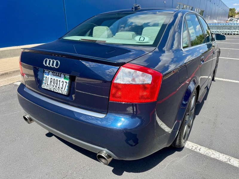 Audi S4 quattro AWD Vehicle Full-screen Gallery Image 04