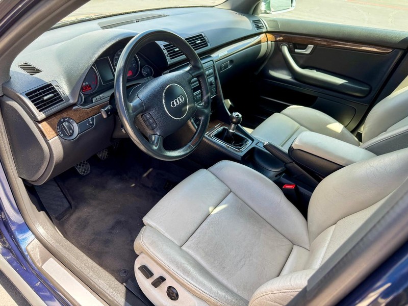 Audi S4 quattro AWD Vehicle Full-screen Gallery Image 05