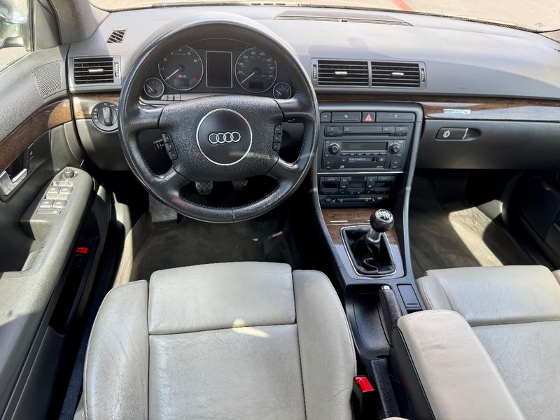 Audi S4 quattro AWD Vehicle Full-screen Gallery Image 06
