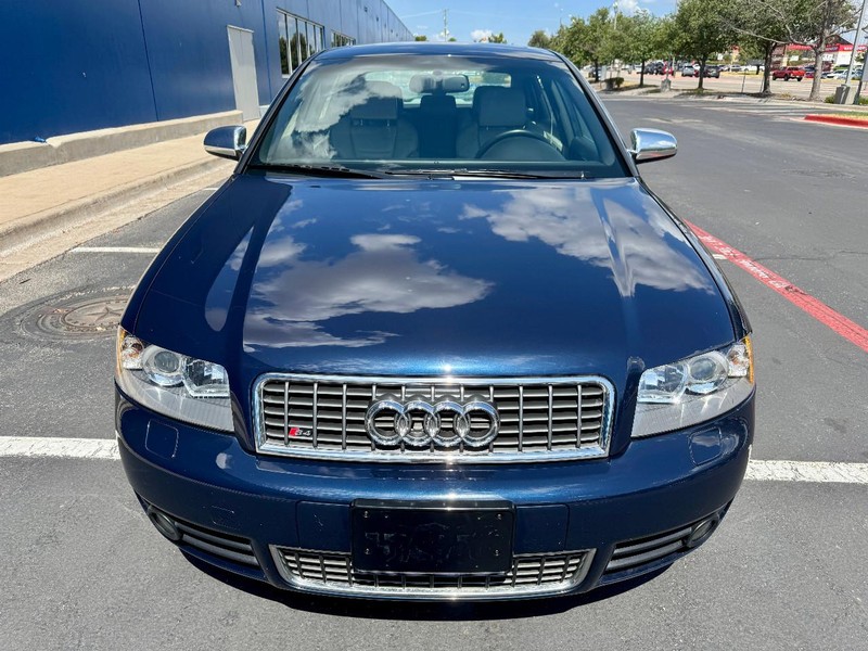 Audi S4 quattro AWD Vehicle Full-screen Gallery Image 07