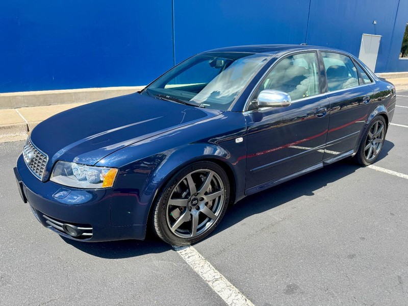 Audi S4 quattro AWD Vehicle Full-screen Gallery Image 08