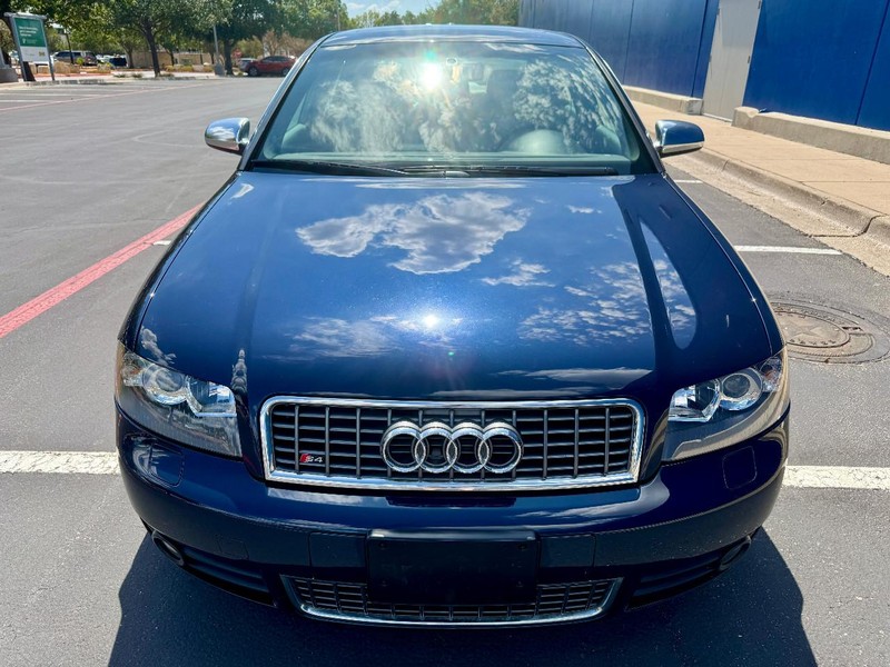 Audi S4 quattro AWD Vehicle Full-screen Gallery Image 12