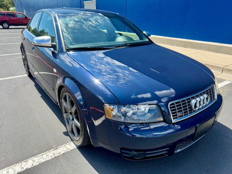 Audi S4 quattro AWD Vehicle Full-screen Gallery Image 13