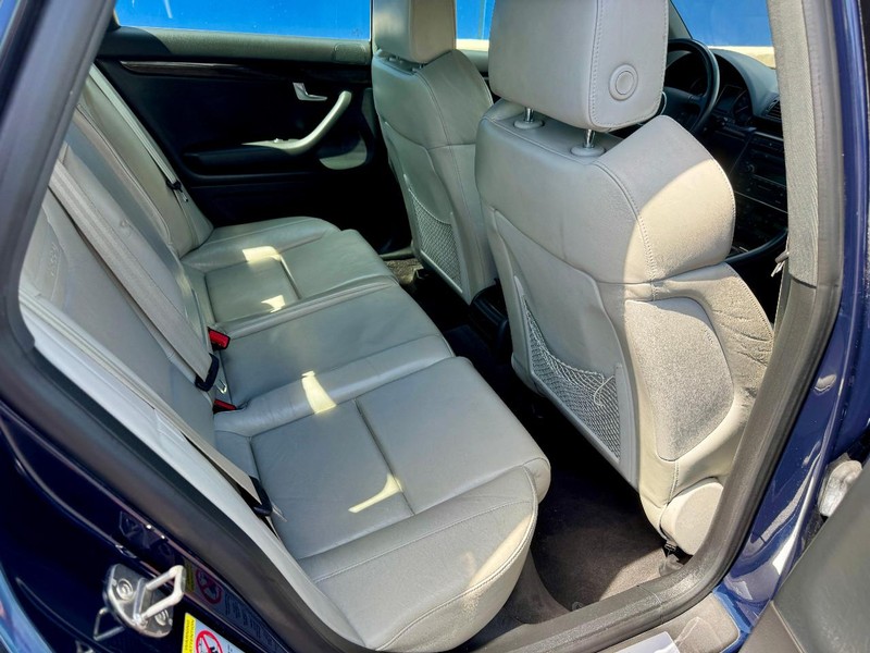 Audi S4 quattro AWD Vehicle Full-screen Gallery Image 18