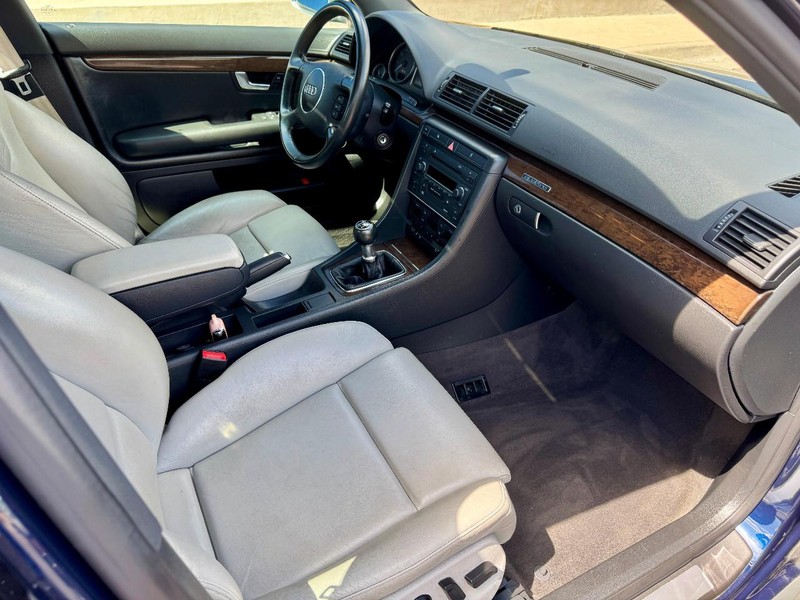 Audi S4 quattro AWD Vehicle Full-screen Gallery Image 19