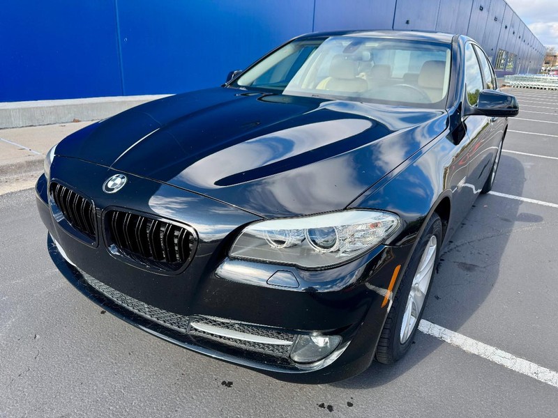 BMW 528i Vehicle Image 02
