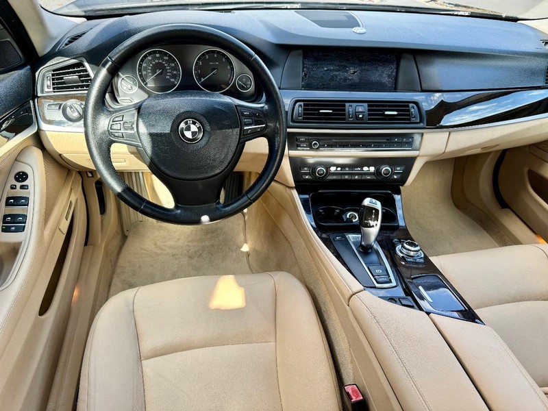 BMW 528i Vehicle Image 06