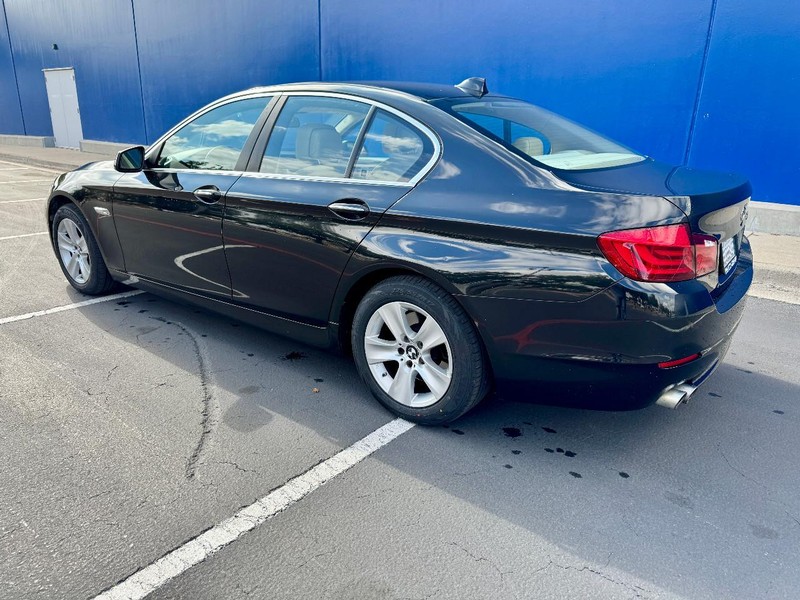 BMW 528i Vehicle Image 09