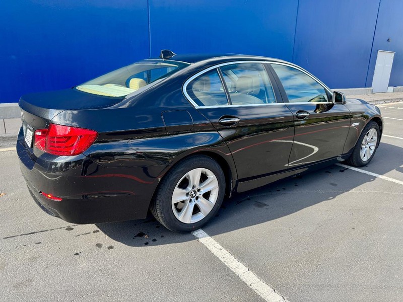 BMW 528i Vehicle Image 15