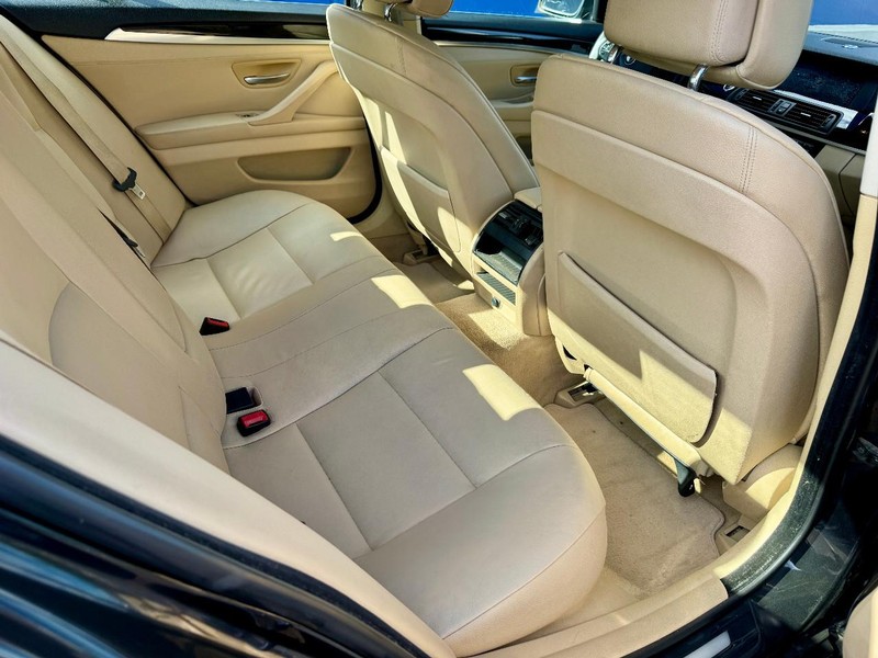 BMW 528i Vehicle Image 18
