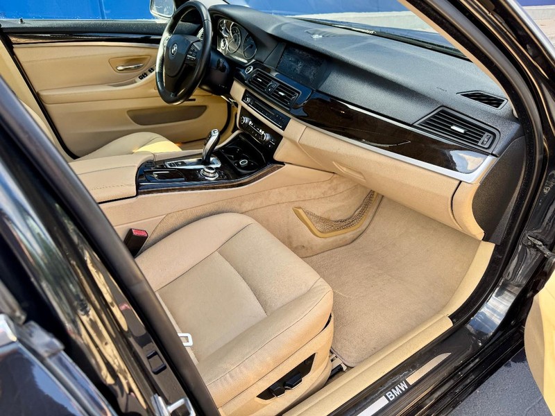 BMW 528i Vehicle Image 19