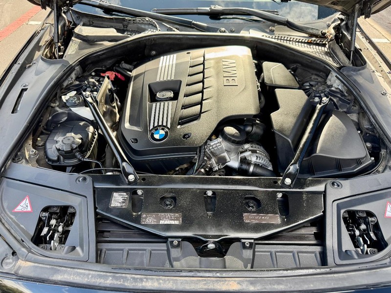 BMW 528i Vehicle Image 20