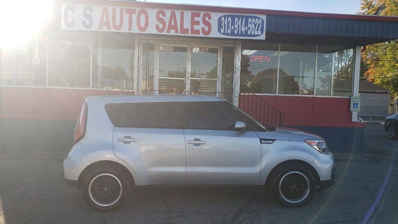 Kia Soul Vehicle Full-screen Gallery Image 03