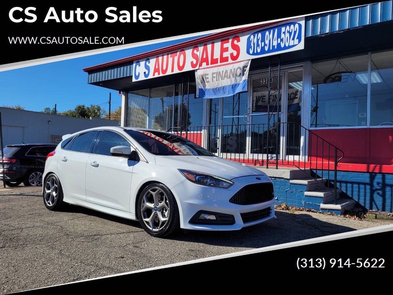 Ford Focus Hatchback Vehicle Full-screen Gallery Image 01