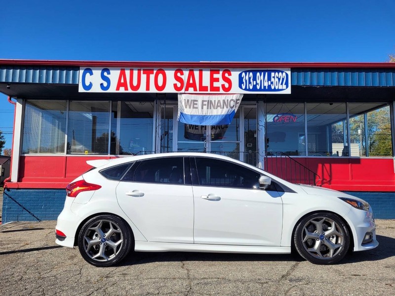 Ford Focus Hatchback Vehicle Full-screen Gallery Image 03